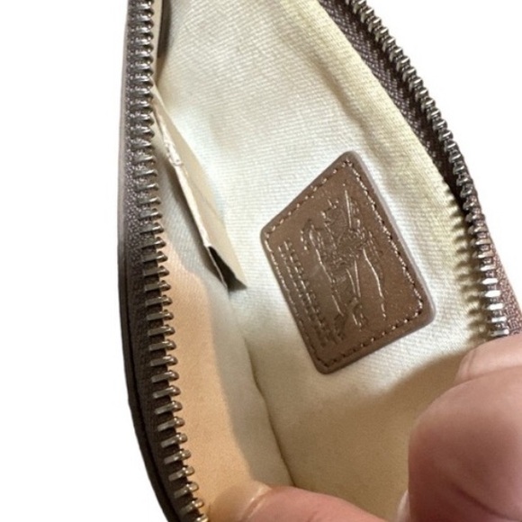 Additional photos for mini Authentic Burberry pink wristlet. - Picture 10 of 12